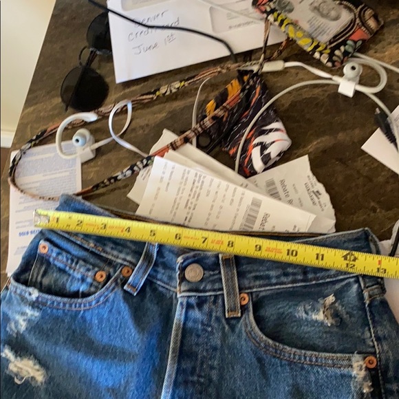 Levi shorts - Picture 3 of 3